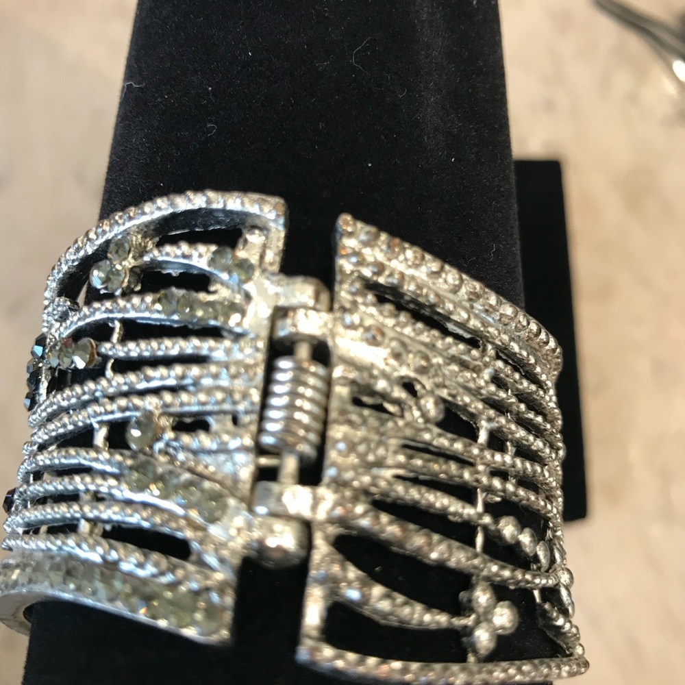 Pretty Rhinestone cuff bracelet - Picture 5 of 5